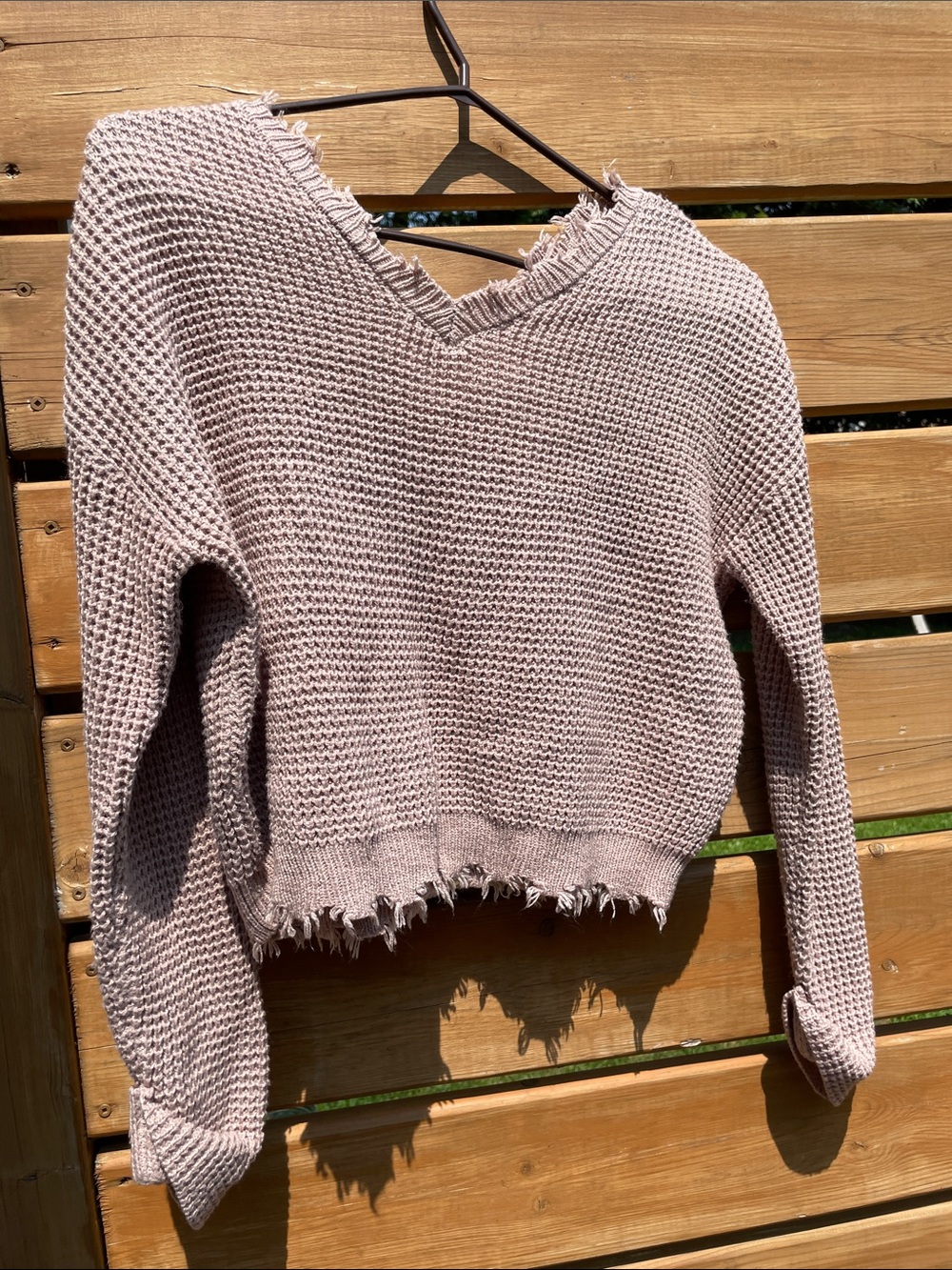 moon & madison Raw-Edge V-Neck Sweater in Dusty Mauve